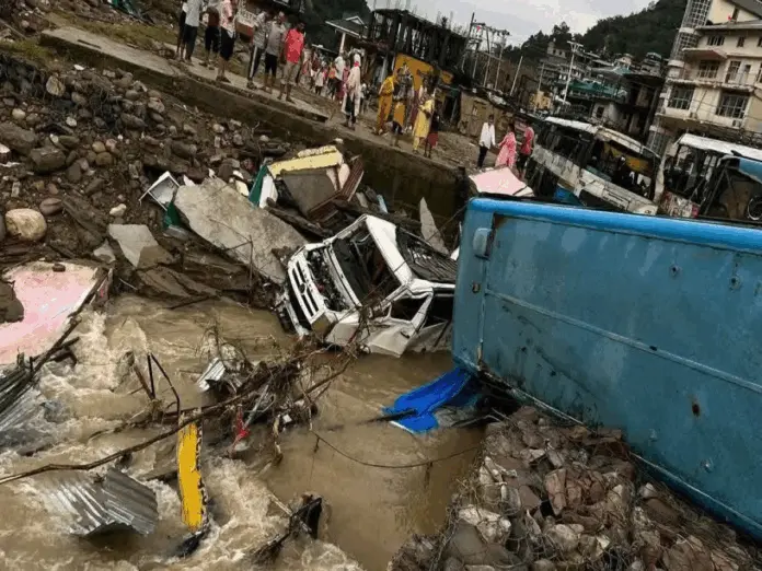 देहरादून, सहस्त्रधारा, हिमाचल प्रदेश, उत्तराखंड में तबाही, बाढ़, भूस्खलन,