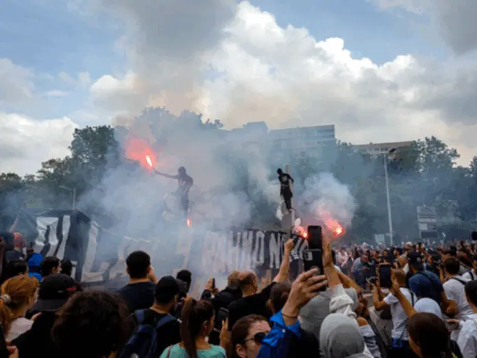 france protest 200 protestors detained buses set on fore trains blocked, फ्रांस