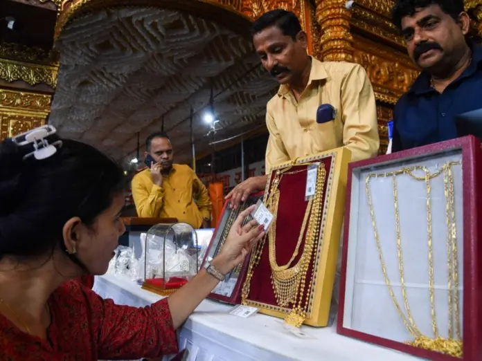 Gold Price Hit Fresth Record, Gold price, Gold rate today,