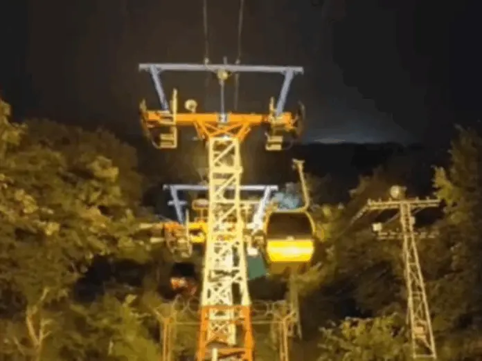 gujarat six people dead after collapse of corgo ropeway in pavagarh temple, गुजरात