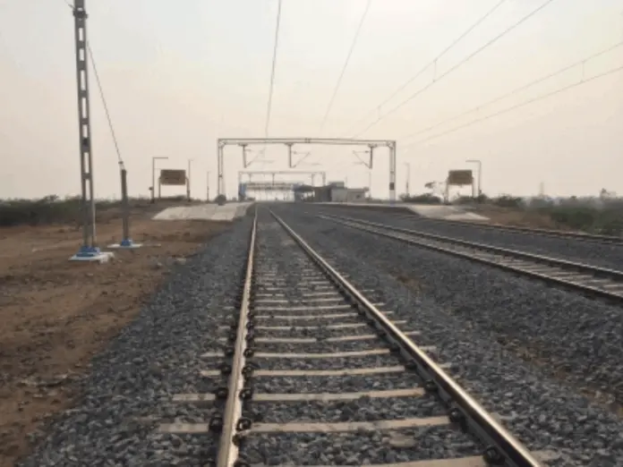 india is planning to build new railway lines in near china border worth 300 arab rupees, चीन