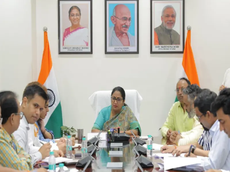 रेखा गुप्ता ने ये कदम उठाए।