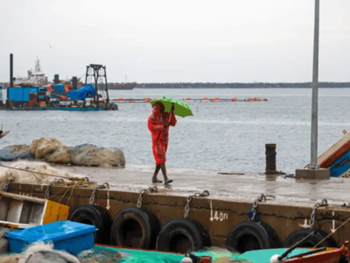 CYCLONE MONTHA ARRIVES AT ANDHRA PRADESH WINDS UPTO 110 KM, साइक्लोन मोंथा