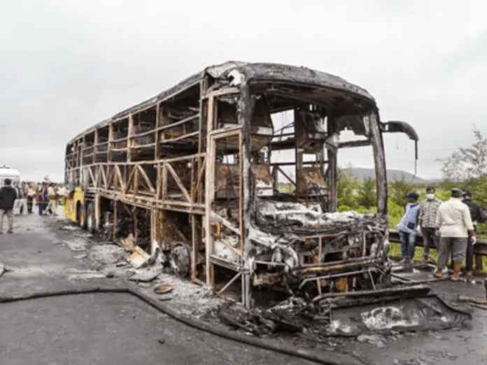 andhra pradesh bus explosion cause battery smartphone causes deadly fire, आंध्र प्रदेश