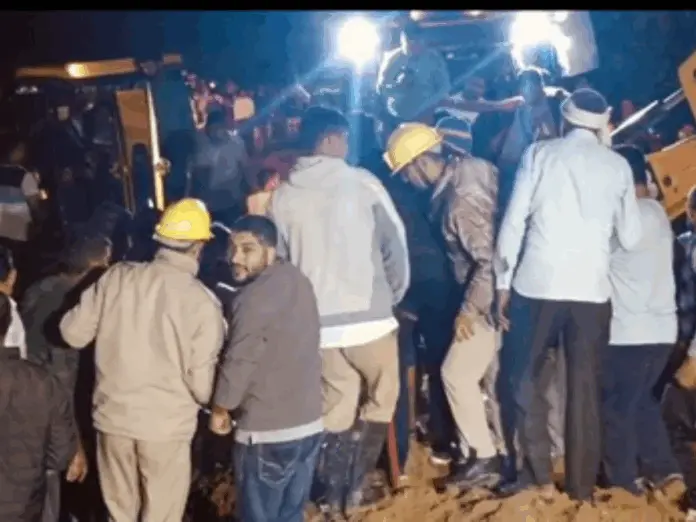 himachal pradesh bus buried under debris rescue op continue, हिमाचल प्रदेश