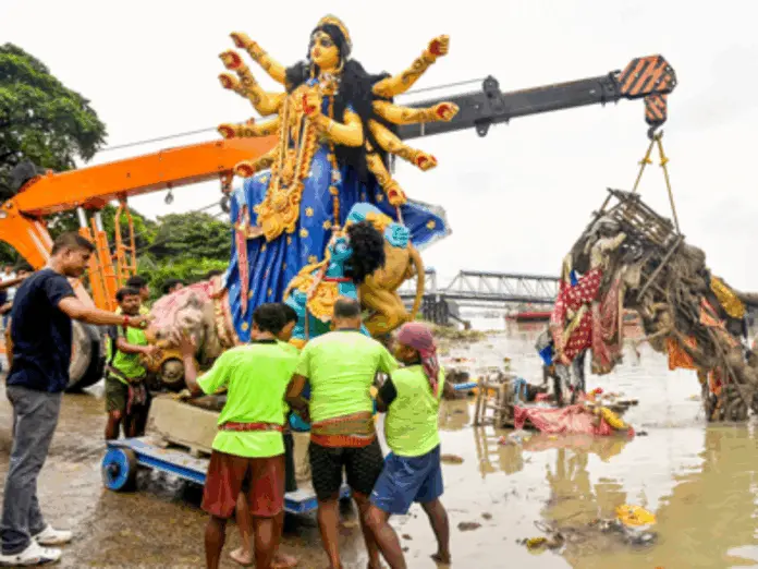 odisha govt shut doun internet after clash between two groups during durga idol immersion, कटक