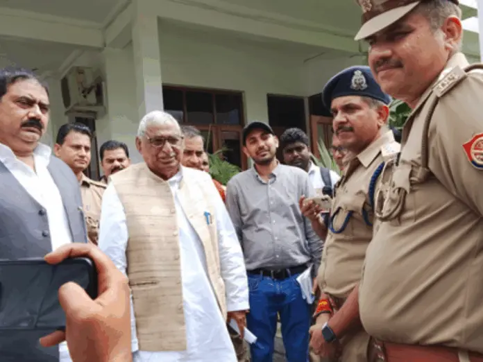 up lop mata prasad pandey said we are not allowed to leave home delegation was going to bareilly, माता प्रसाद पाण्डेय