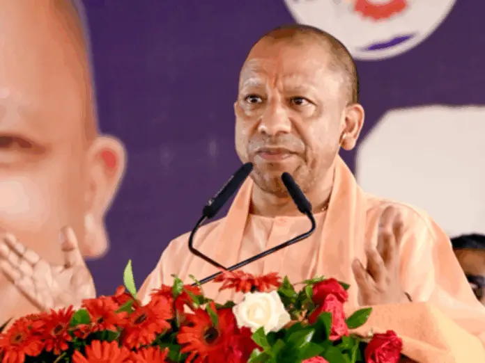 uttar pradesh bureaucracy transfer 46 officers including 3 commissioners and 10 dm, उत्तर प्रदेश