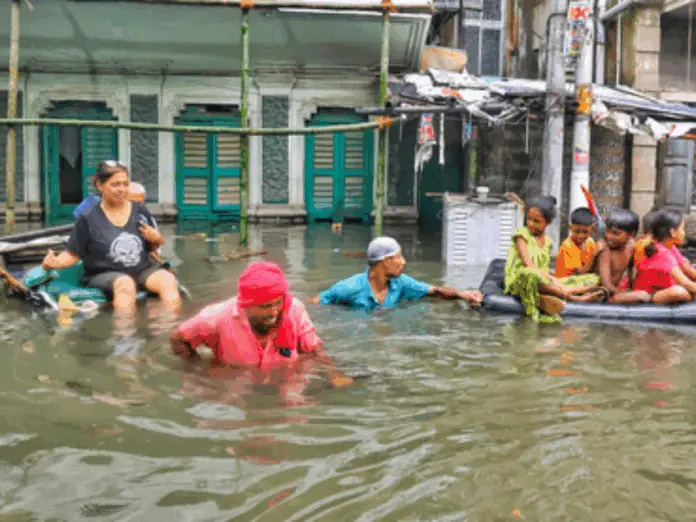 west bengal darjeeling hevay rainfall and landslide causes several deaths, दार्जीलिंग