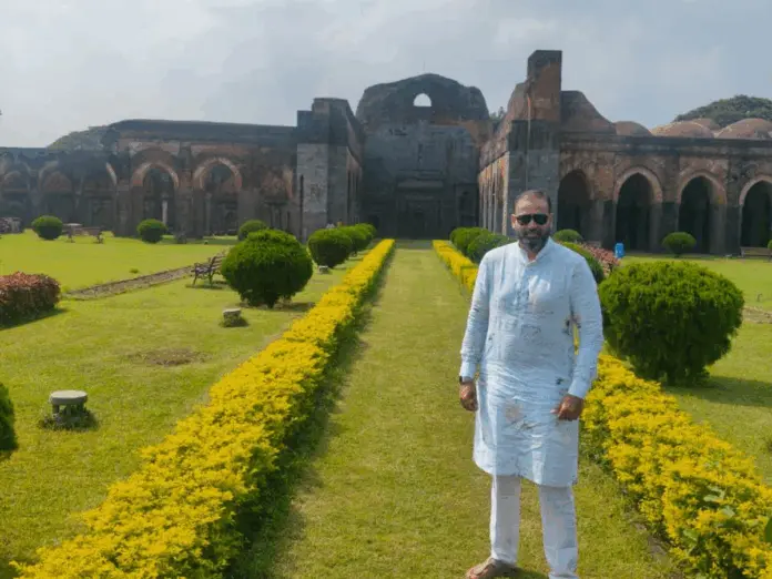 yusuf pathan visit to adina masjid erupts controversy, यूसुफ पठान