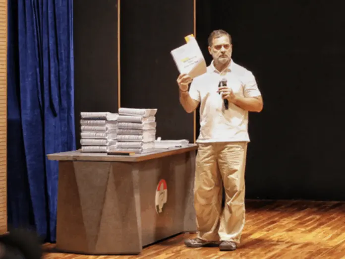 rahul gandhi quash ec claim says narendra house is no zero, चुनाव आयोग