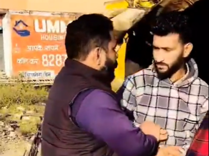 uttarakhand uttarkashi a kashmiri vendor beaten jksa wrote to dgp for action, कश्मीरी