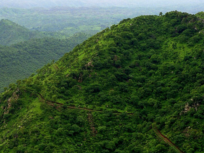why protest are happening against new definition of aravali mountain range what did environmental activist say, अरावली पर्वत श्रृंखला