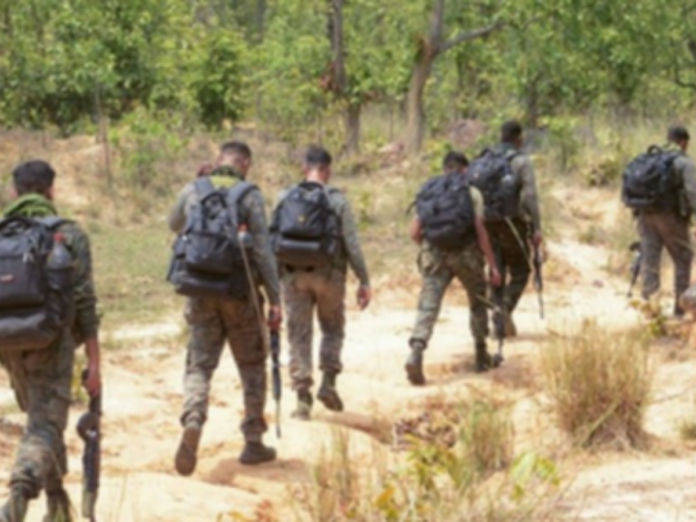 chhatisgarh ied blast causes 11 security personnel injured, छत्तीसगढ़