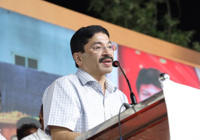 dayanidhi maran, DMK dayanidhi maran, hindi vs english,