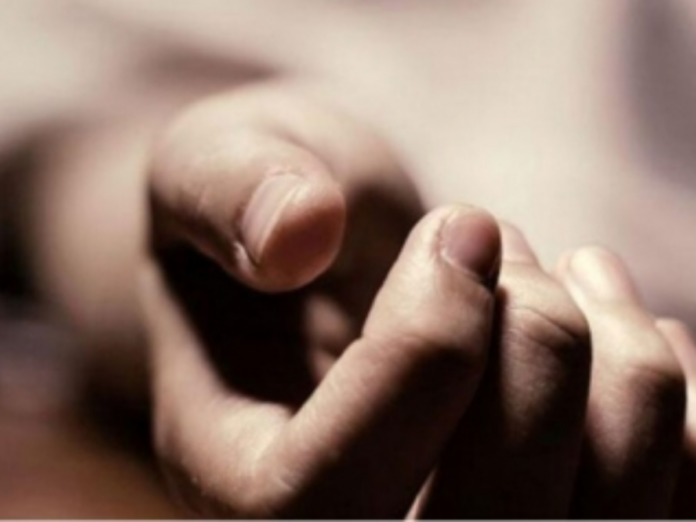 meerut dalit woman murdered daughter kidnapped family insist not to perform last rites until demands met, मेरठ