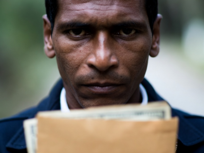 uttar pradesh cbi arrest irs and other officers in bribery case 70 lakhs rupee, उत्तर प्रदेश