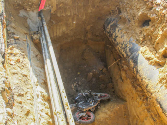 delhi dwarka court sent sub contractor rajesh prajapati into custody, जनकपुरी हादसा