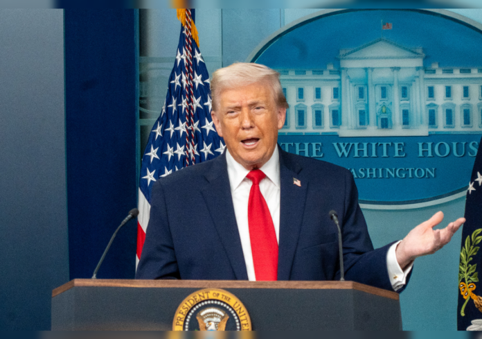 टैरिफ पर सुप्रीम कोर्ट के फैसले से नाराज ट्रंप, व्यापार बंद करने और अतिरिक्त शुल्क लगाने की चेतावनी