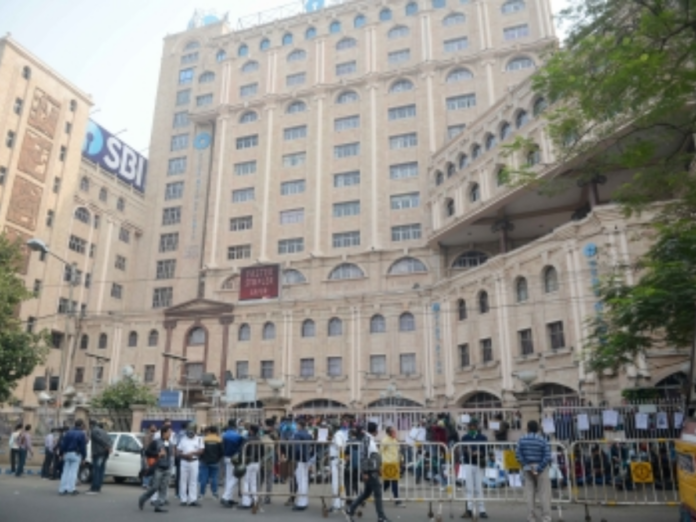 nationwide strike of workers on 12 feb 30 crore likely to join banking and other sectors may hit, भारत बंद