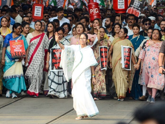 Kolkata: West Bengal Chief Minister Mamata Banerjee leads a protest rally over the LPG supply issue in Kolkata on Monday, March 16, 2026. (Photo: IANS/Kuntal Chakrabarty)