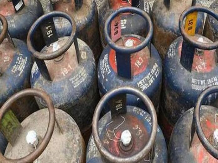 Commercial Lpg (फाइल फोटो- IANS)