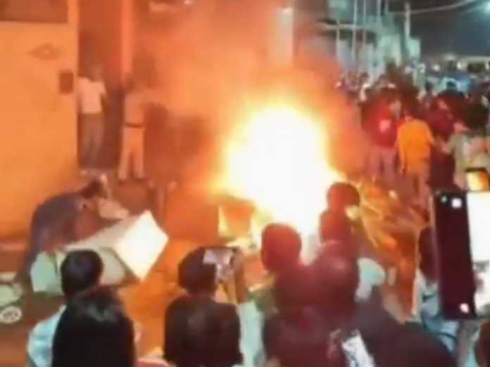 delhi uttam nagar massive protest after death a young man during holi celebration tension, उत्तम नगर