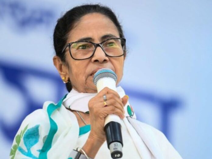 tmc moves high court over ec over transfer more than 250 officers, टीएमसी, ममता बनर्जी