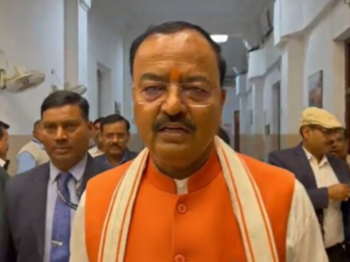 up deputy cm keshav prasad maurya plane emergency landing, केशव प्रसाद मौर्य