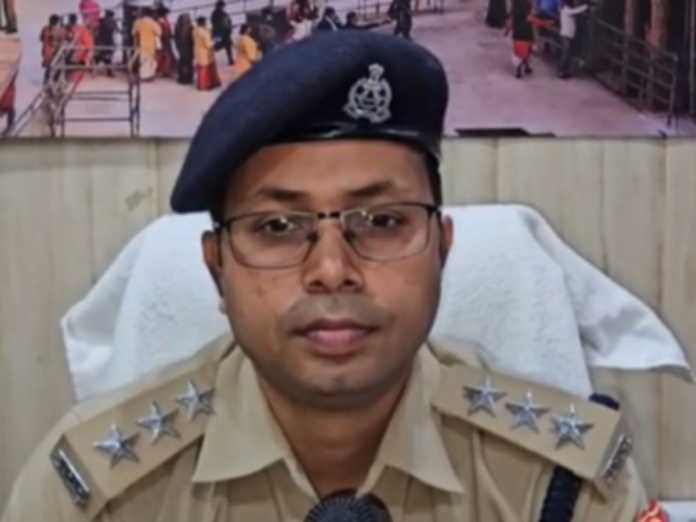 varanasi police detained 14 men for holding iftar in ganga accused throw left biryani in river, वाराणसी