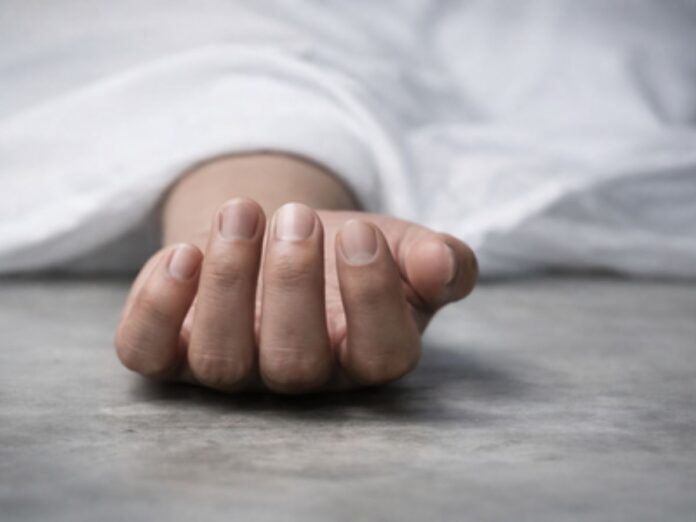 mumbai food poisioning caused 4 deaths of a family, मुंबई