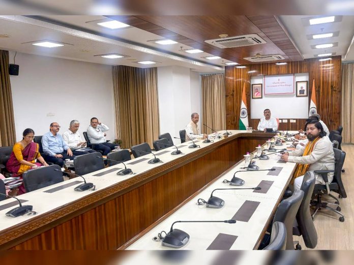 पश्चिम बंगाल में मुख्यमंत्री शुभेंदु अधिकारी की अगुवाई वाली नई सरकार ने अपनी पहली कैबिनेट बैठक में कई अहम फैसले लिए।