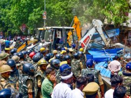 bengal-bulldozer-action-large-anti-encroachment-drive-in howrah station area, बंगाल, बुलडोजर कार्रवाई