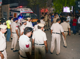 delhi saket metro station collapse 6 people dead many injured, दिल्ली, साकेत