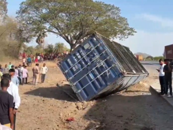 maharashtra-palghar-accident-mumbai-ahmedabad causes over dozen deaths many injured, महाराष्ट्र