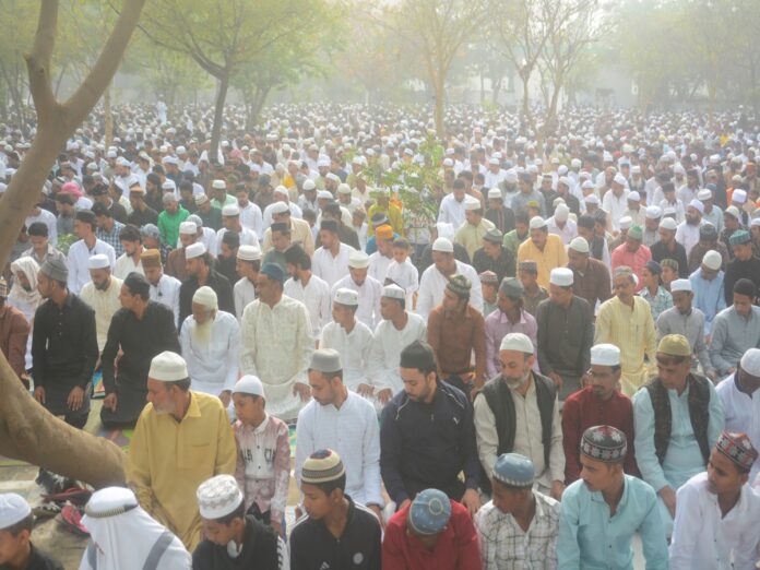 खुले में नमाज, इलाहाबाद हाईकोर्ट,