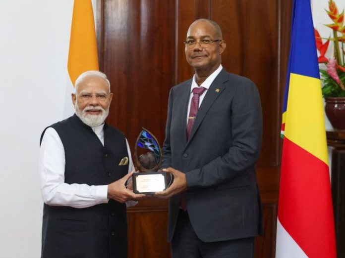 PM Modi receives Guardian of the Blue Horizon award from the Seychelles government Amit Shah and other leaders extend their congratulations, पीएम मोदी