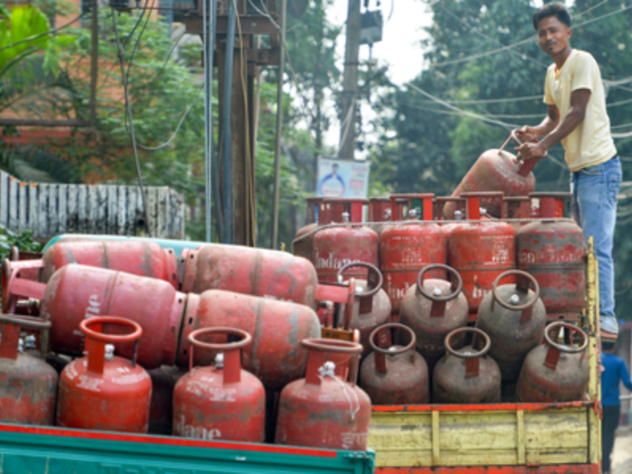 domestic lpg cylinder price hike by 29 rupees, एलपीजी