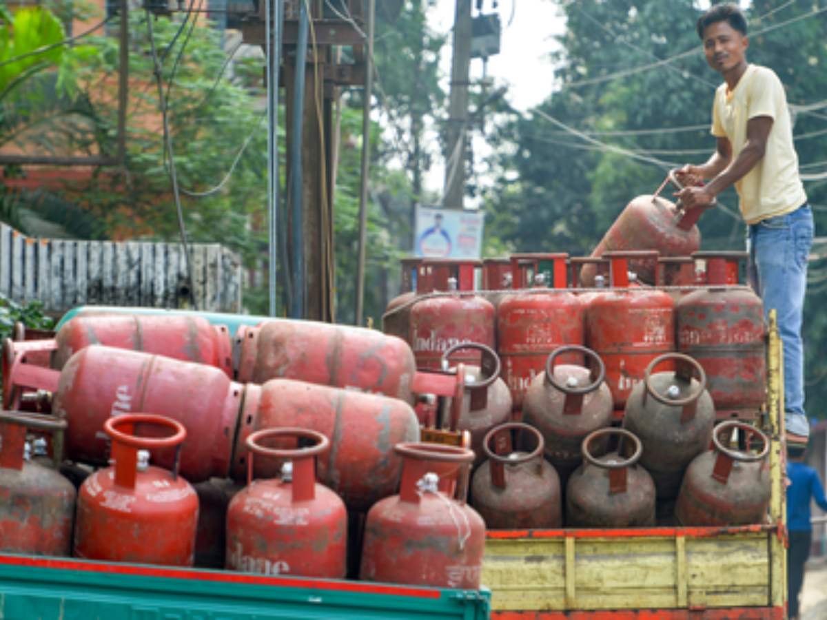 domestic lpg cylinder price hike by 29 rupees domestic lpg cylinder price hike by 29 rupees, एलपीजी