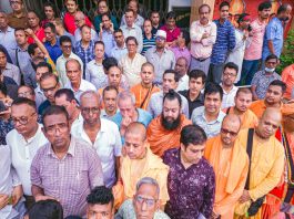 बांग्लादेश: हिंदू युवक की गिरफ्तारी के खिलाफ प्रदर्शन, भगवान राम की 81 फीट ऊंची प्रतिमा रोकने की साजिश का आरोप Dhaka Hindu protest