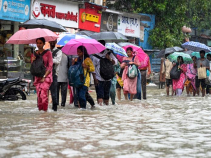 bmc ordered to schools colleges close on 6 july amid imd orange alert, बीएमसी