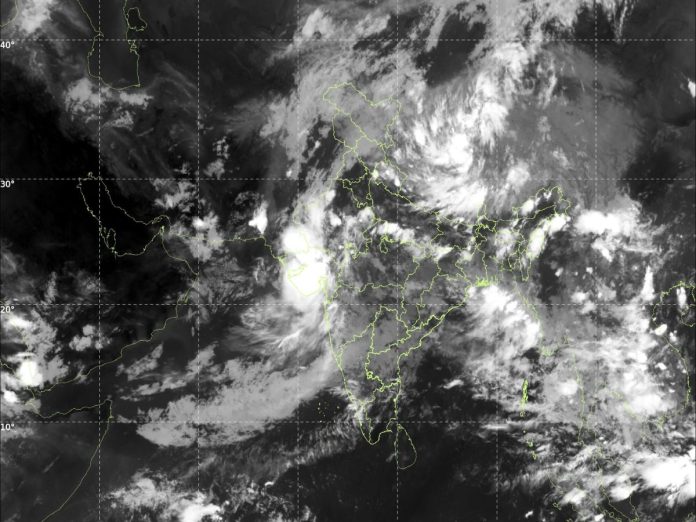 monsoon 10000 kilometer long rain cloud from india to south korea, मानसून, भारत