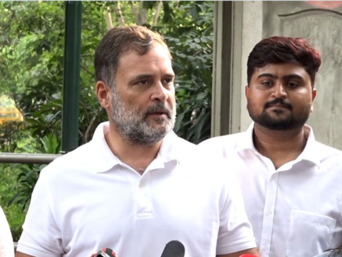 rahul gandhi backs protestors said no need to apologise anyone, राहुल गांधी