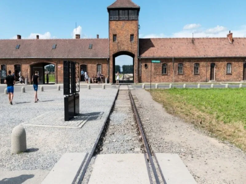 Auschwitz 1